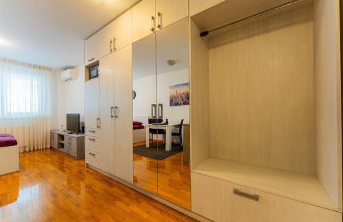 Zagreb 113 - Bedroom - New - Apartment - Parking - Flexible Keybox Entry - Modern - Monthly Rent - WiFi - Foto 13