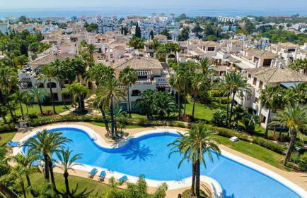 VACATION MARBELLA I Private HEATED Swimming pool, Walking distance to Puerto Banus, Security 24-7, BBQ, WiFi - Photo 31