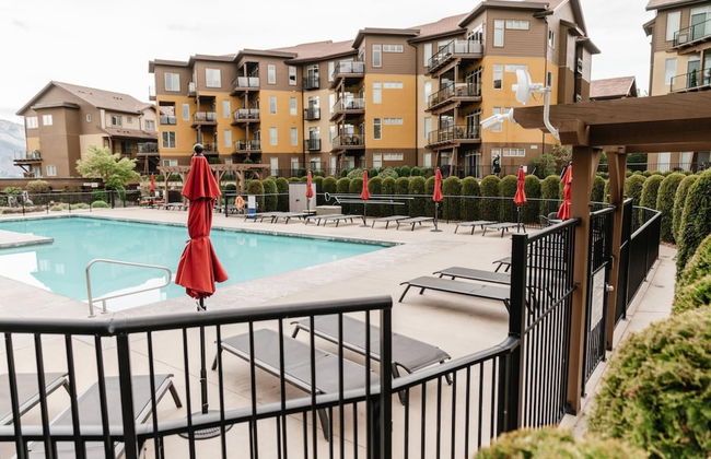 Lakefront Beachfront top Floor Condo w Pool - Photo 6