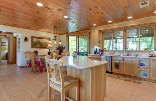 Almond Vacation Rental with Mountain Views! - Foto 10