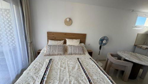 Entire Cozy Studio Walk to La Défense Arena - Foto 5, furniture