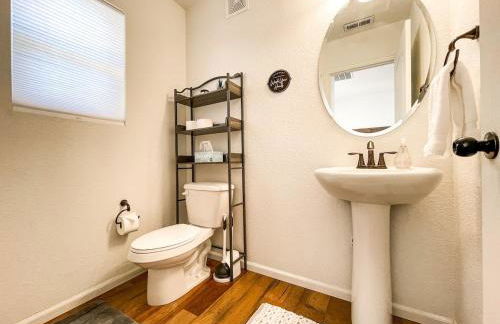 Spacious Family Getaway 20min to downtown sights - Foto 15