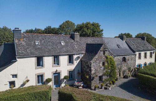 Priory at Kergudon Gîtes, Family gîte with pool - Foto 1