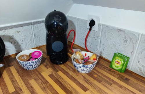 YUCA - appartement COSY 2 chambres intimes Hyper centre d'ERNEE - Foto 7