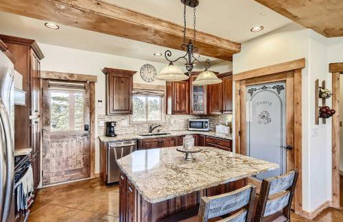 Idyllic Florissant Cabin with Patio and Hot Tub! - Foto 16