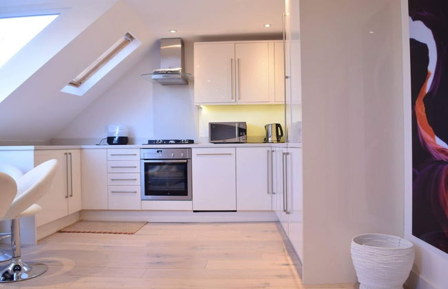 Stylish 2 Bed Apartment in West Hampstead - Photo 12