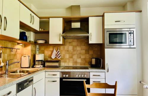 Ferienhaus Oesterle - Idyllisches Schwarzwaldhaus am Bach mit Terrasse & Balkon - Foto 8