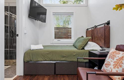 The Acorn - Tiny House in HISTORIC OAKWOOD - Foto 9