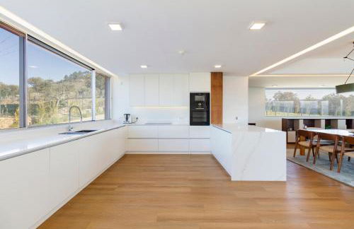 Douro Valley Luxury Home with Vineyard and Infinity Pool - Photo 14