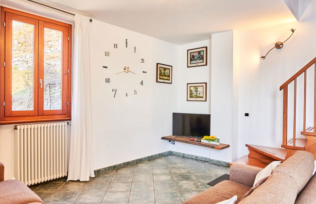 2 bedroom Apartment in Bellano with garden - Photo 7