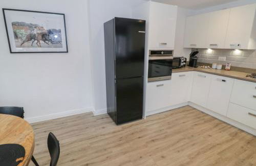 Silverstone Paddock Retreat - Photo 10