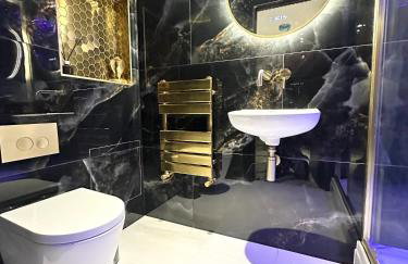 The Secret Agent Apartment - Brought to you by Coastline Retreats - Brand New - 2 mins walk to Beach - Childrens play den - Pool Table - Time Crisis Arcade Machine - Foto 32