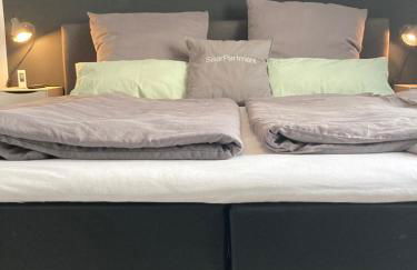 Living at Saarpartments -AdultsOnly- 2 Bedrooms, Kitchen - Business & Holiday Apartments for Long- and Short term Stay, 3 min to Train Station, Secure E-Bike Parking! - Foto 14