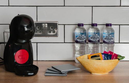 Modern 2 Bedroom House with Parking - Photo 36