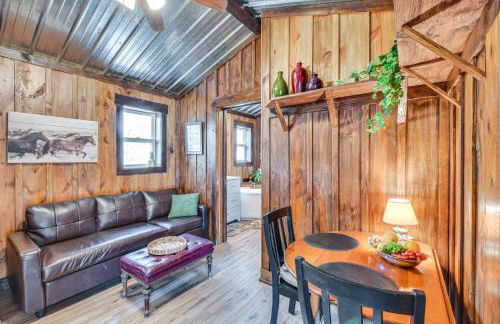 Clarkesville Rustic Hideaway on 38-Acre Farm! - Foto 8