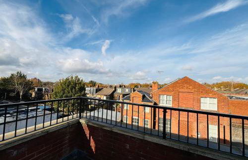 Luxury 1BR Modern Flat in London W7 with Terrace & Private Parking - Foto 14
