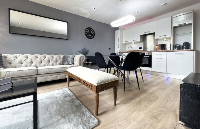 Central Leeds Penthouse - Photo 14