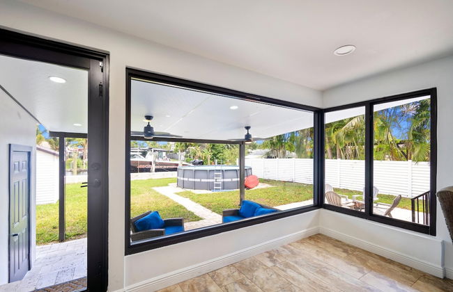 Stunning 3 Bd Pool House w Enchanting Water Views - Foto 28