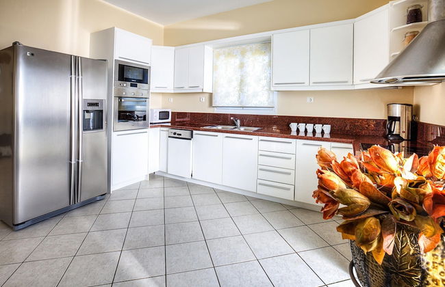 Spacious Villa with Private Pool & Outside Bar near Sea in Sisi - Foto 8