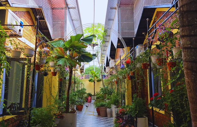 Tween House - Photo 1