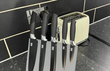 Cosy 4 bedroom holiday let Stevenage 22mins from London on the train - Foto 3