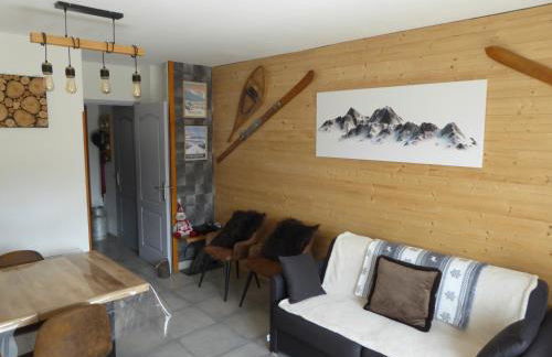 le chalet Cerdan - classé 3 étoiles - 5 personnes - 2 chambres- parking -garage-jardin-WIFI-rénové en 2023 - Foto 2