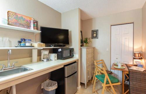 Your Perfect Home Charming 2BR2BA Apartment with Full Kitchen WD & AC - Photo 30