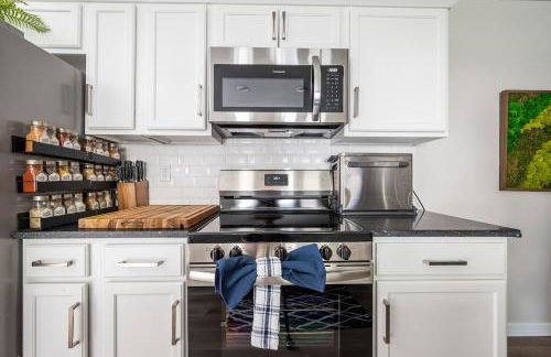 Modern Luxe 3B2B - Hot Tub - Game Room - EV Charger - Walk to Downtown LS - Foto 6