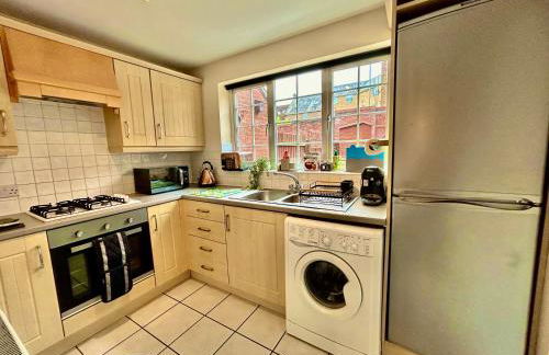 4 Bedroom House - DISC0UNTS - Parking, Contractors, Group, Family - Foto 9