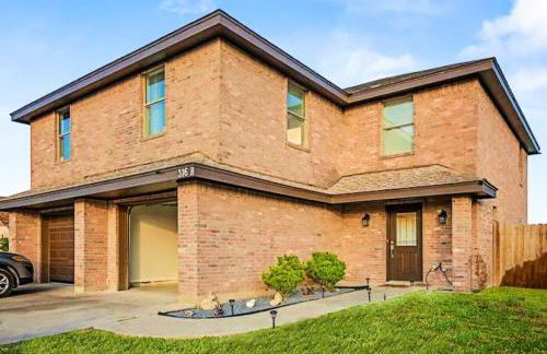 8 Mins to SPI Beach Spacious 3BR with Backyard - Foto 50