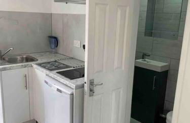 Cosy Studio Flat-Just Renovated-Free Street Parking & Independent Entrance - Foto 17
