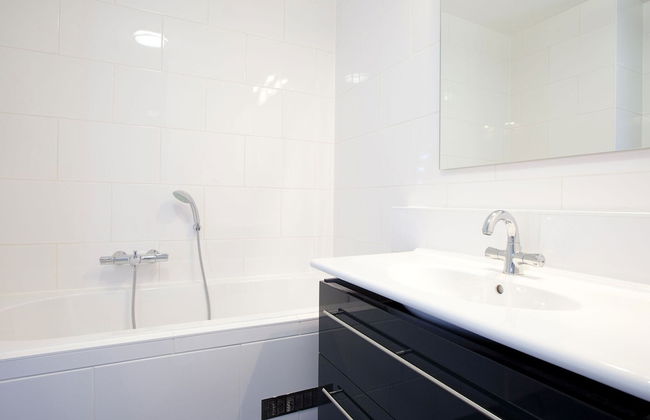 Stylish Harborfront Escape - Photo 3