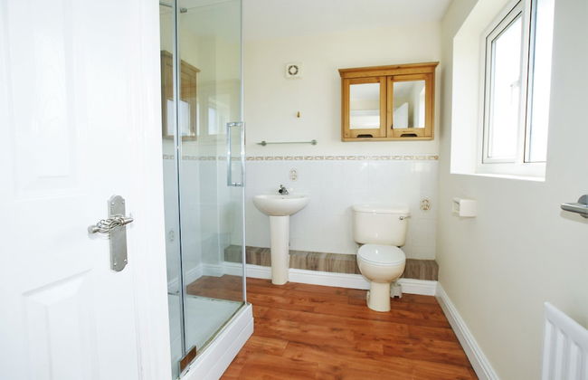 3 Bedroom Holiday Home With River Views - Photo 17