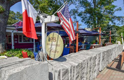 Unique waterfront home with stunning views - Foto 44