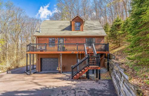 'The Eagles Nest at Alpine' Cabin w/ Fireplace! - Photo 2