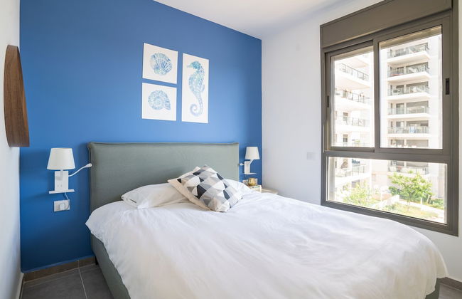 Sunlit Balcony & Coastal Charm by Sea N' Rent - Foto 5