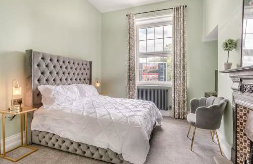 Riverside Georgian House with Hot Tub, Sauna & Parking - Foto 16