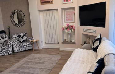 Stay solihull 5 mins to NEC and AIRPORT SLEEPS 9 contractor friendly 3 bathrooms driveway parking 3 - Foto 24