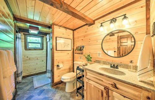 Rustic-Chic Woodland Hideaway with Hot Tub! - Foto 13