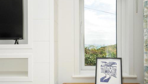 Midway Lodge - Photo 5