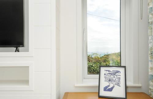 Midway Lodge - Photo 5