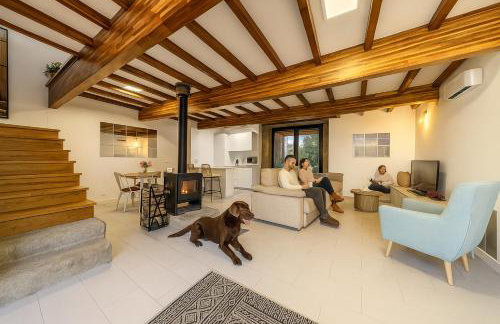 Encantadora Villa de Piedra con Jardín y Chimenea - Foto 24