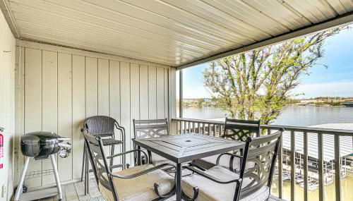 Lakefront Osage Beach Condo with Balcony and Pool - Foto 1