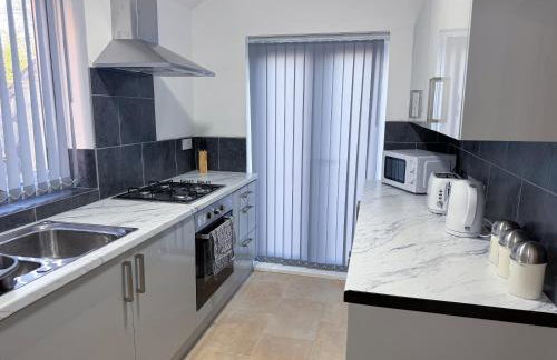 Stoneleigh Retreat 4BR Entire Home - Photo 13