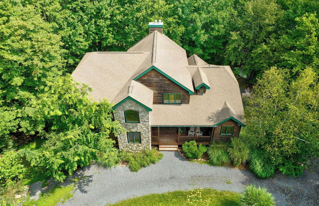 Elk Hollow by Avantstay Lakefront Chalet w/ Game Room & Fire Pit - Photo 5