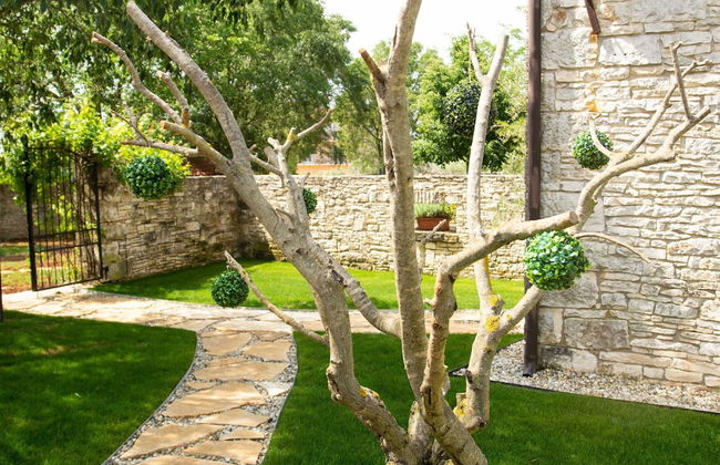 The Poolside Stone House in Bale - Foto 38