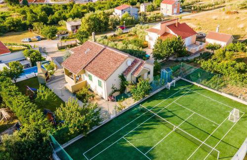 Villa Field Hill with Swimming Pool and Tennis Court - Foto 57