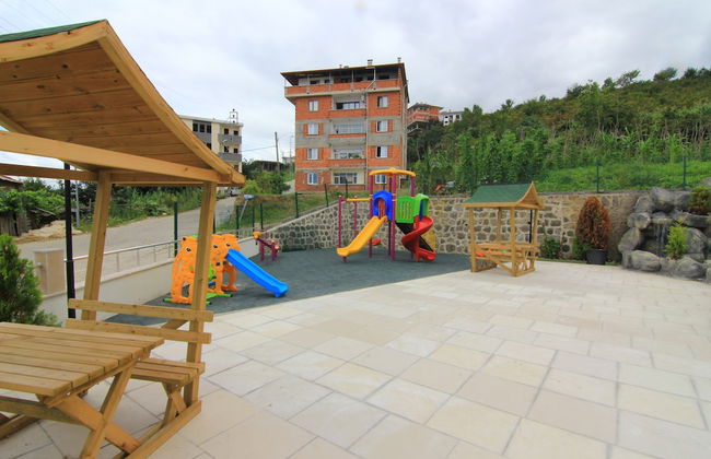 Royal Life Residence - Photo 31