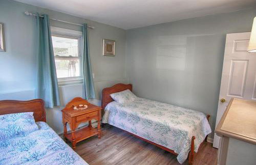 Gorgeous beach house with large pool & private beach, just 3 blocks away!! - Foto 31