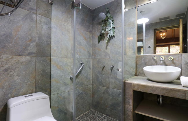 w Fabulous 3BR House in Villa Sagrado - Photo 52